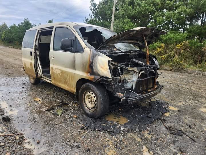 498746632_623118420781652_5310983540154876140_n-1 Incendio afecta vehículo del artista Ronald Santiago